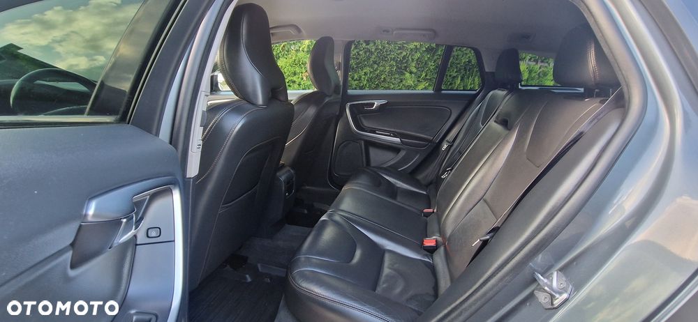 Volvo V60 Cross Country - 12