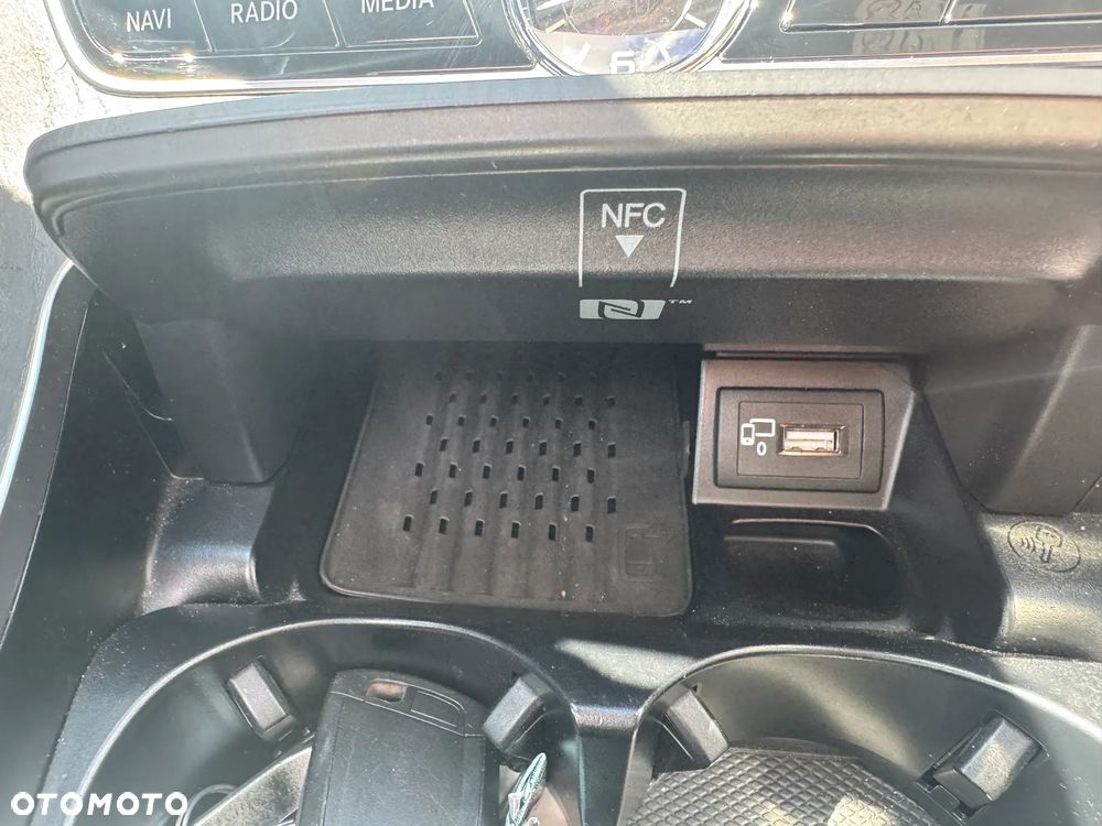 Mercedes-Benz Klasa E 400 d 4Matic T 9G-TRONIC AMG Line - 28