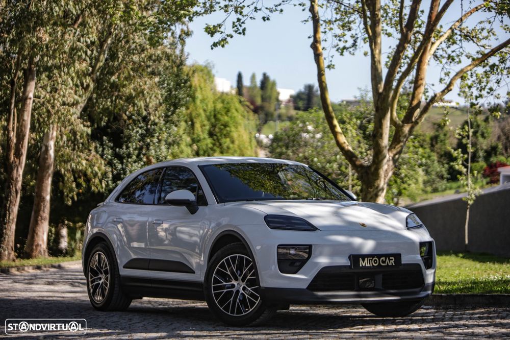 Porsche Macan Electric 4 - 17