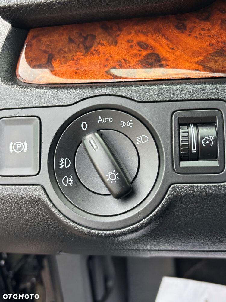 Volkswagen Passat 2.0 TDI DPF BlueMotion Technology Highline - 17