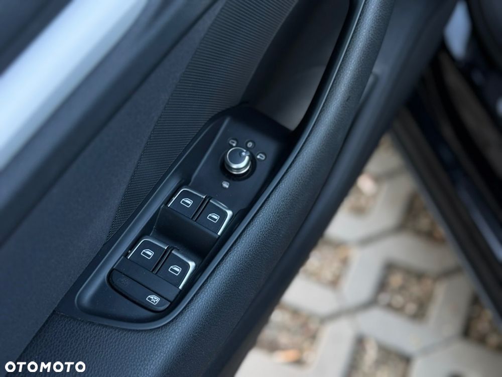Audi A3 Sportback 2.0 TDI (clean diesel) S tronic S line Sportpaket - 28