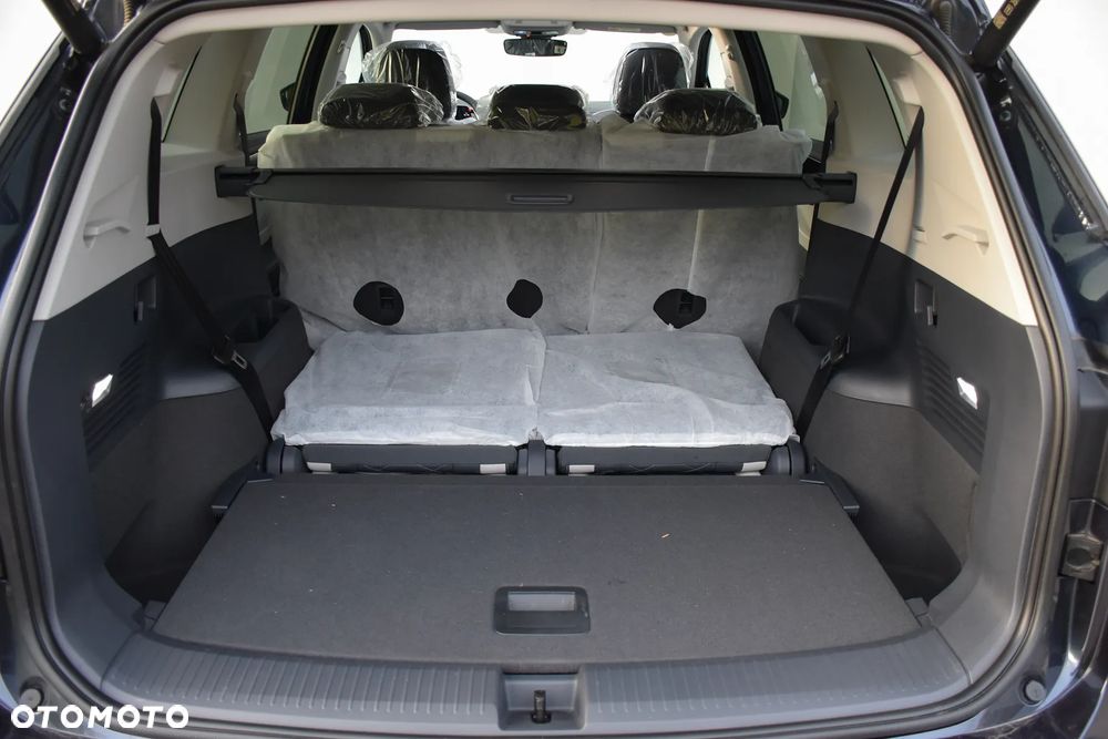 Volkswagen ID.6 - 12