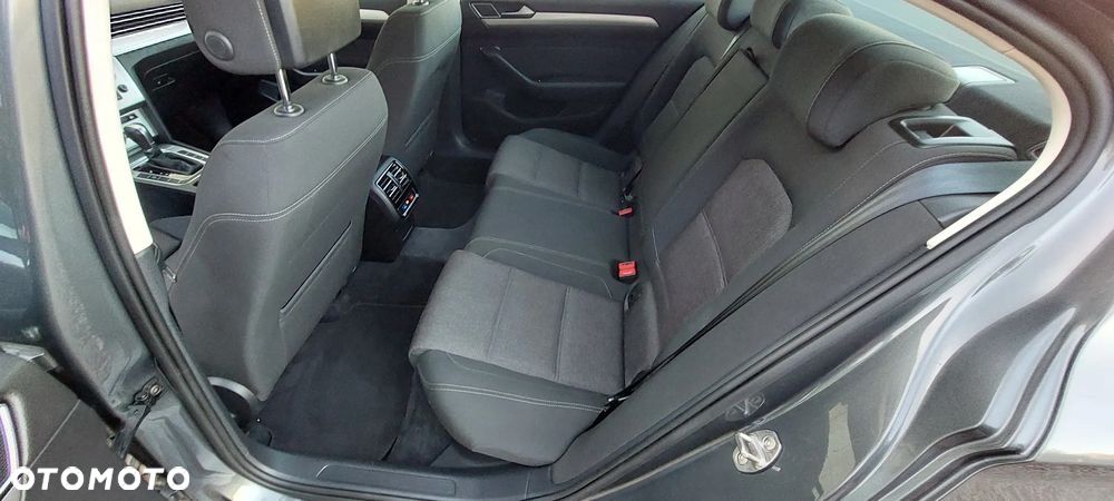 Volkswagen Passat 1.6 TDI SCR DSG Comfortline - 22