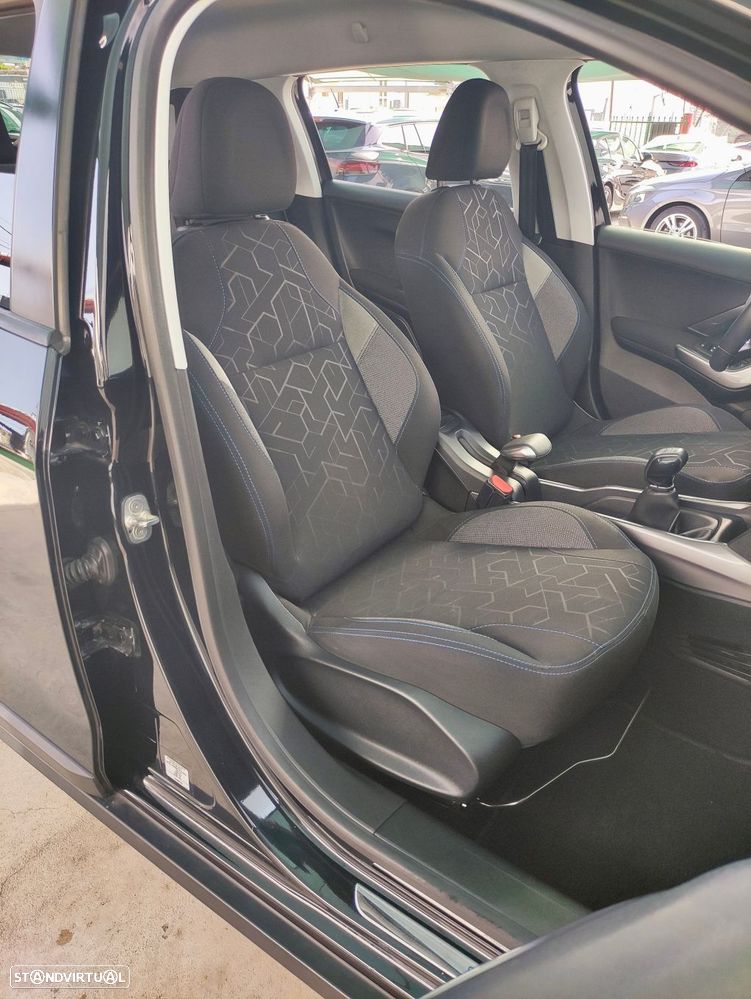 Peugeot 2008 1.2 PureTech Style - 14