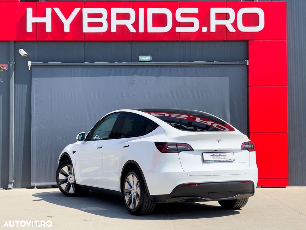 Tesla Model Y Long Range Dual Motor AWD - 4