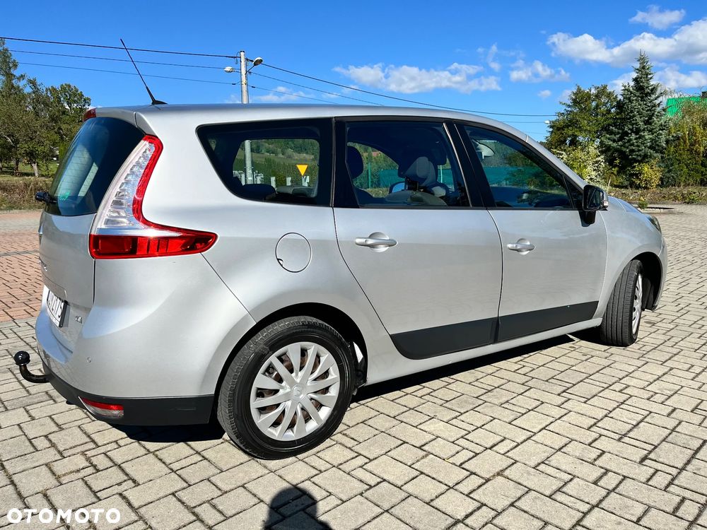 Renault Scenic dCi 110 Paris - 12