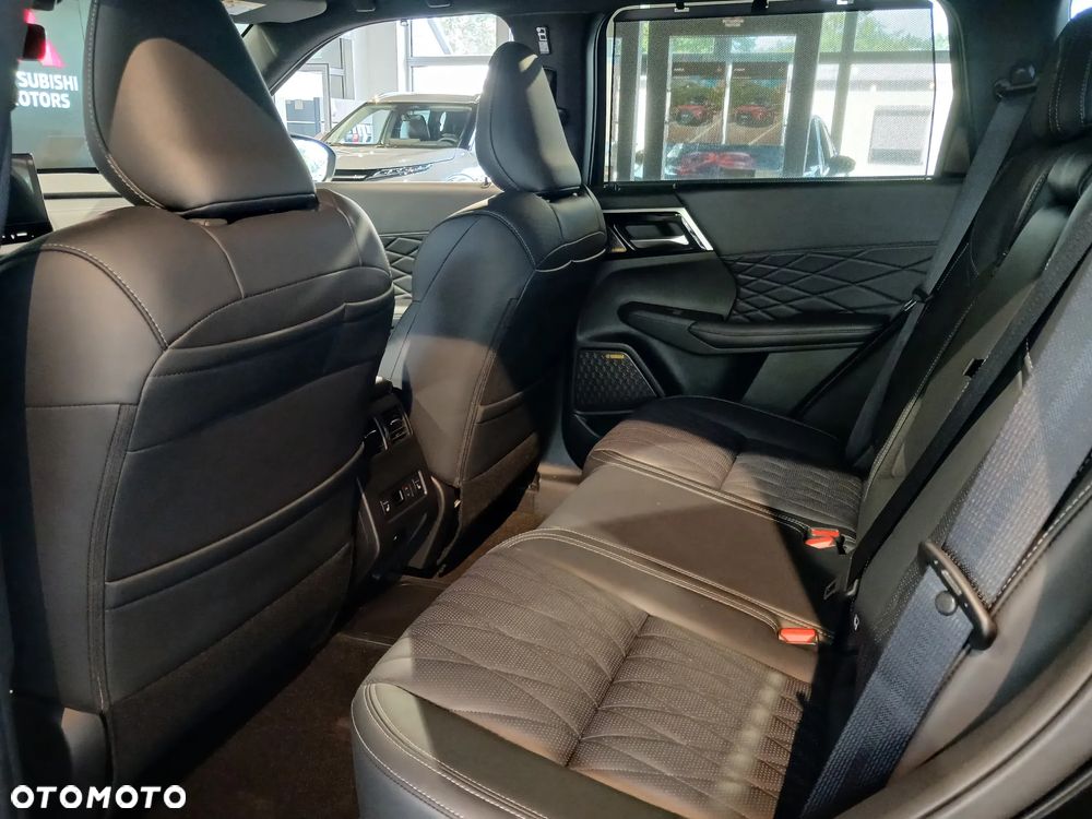 Mitsubishi Outlander Black Edition - 12