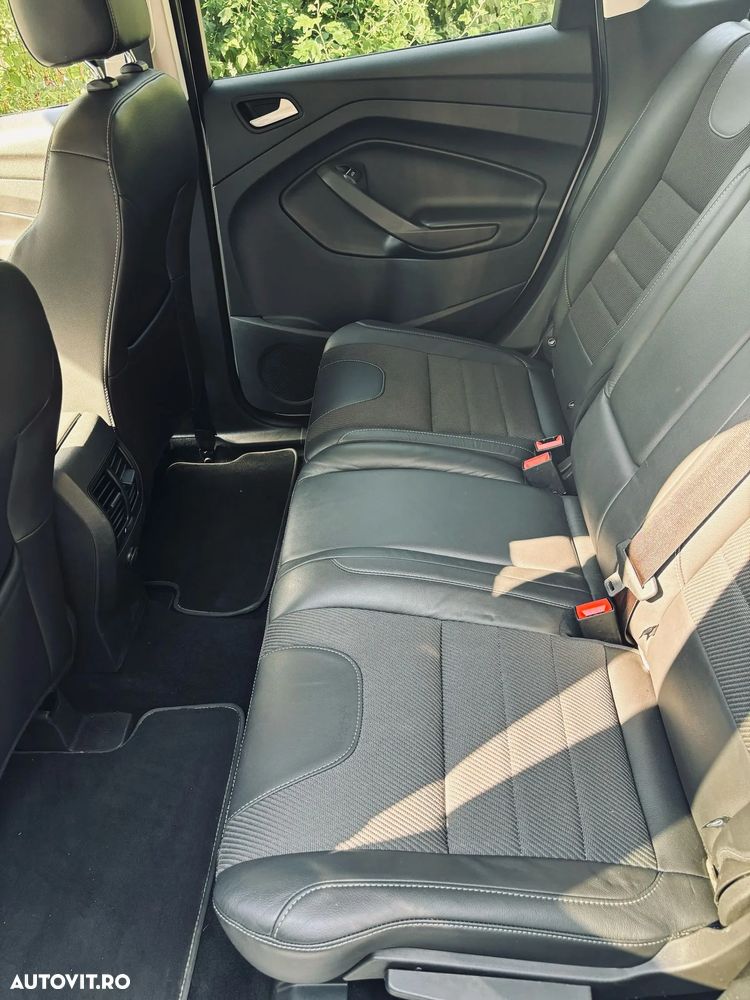 Ford Kuga 2.0 TDCi 2x4 ST-Line - 12