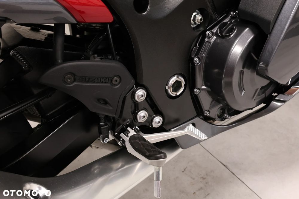 Suzuki GSX - 26