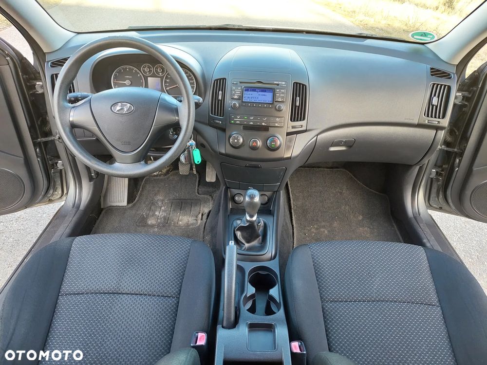 Hyundai i30 1.4 Base + - 9