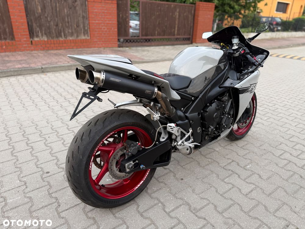 Yamaha R1 - 14