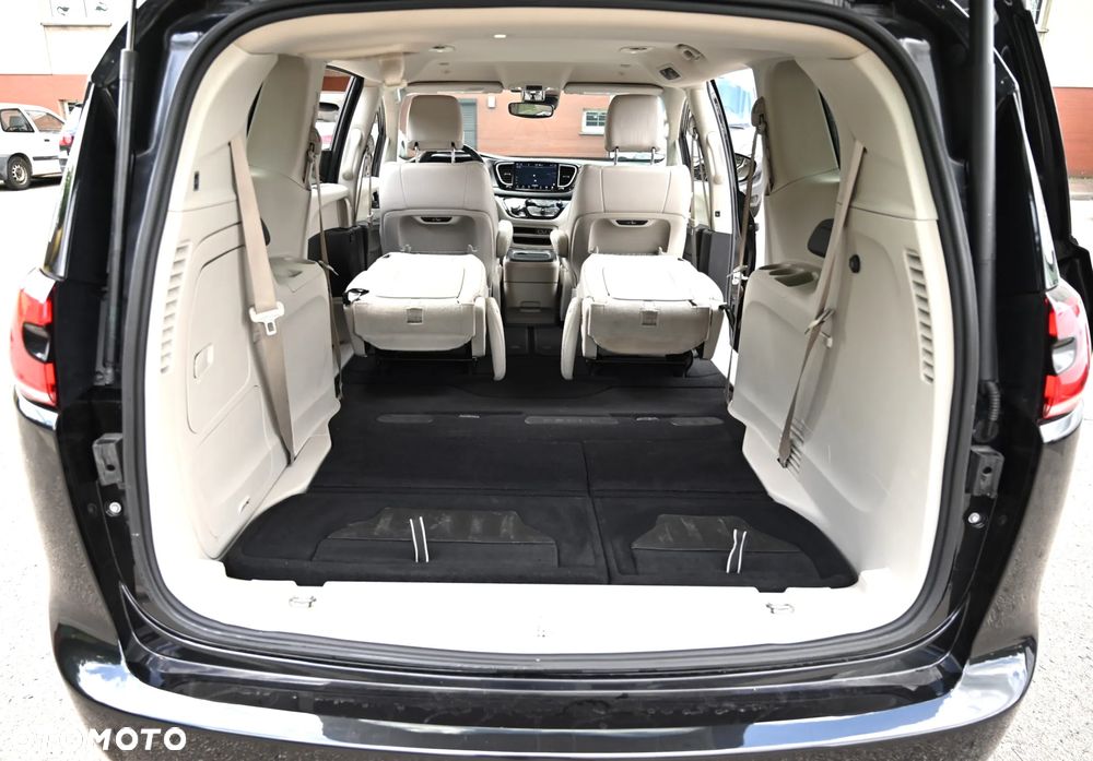 Chrysler Pacifica - 38
