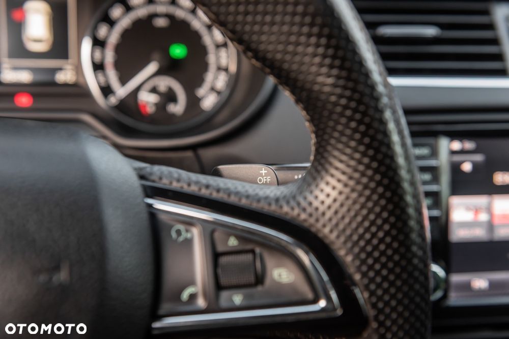 Skoda Octavia 2.0 TDI DSG RS - 23