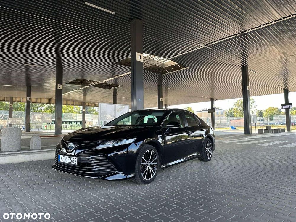 Toyota Camry - 1