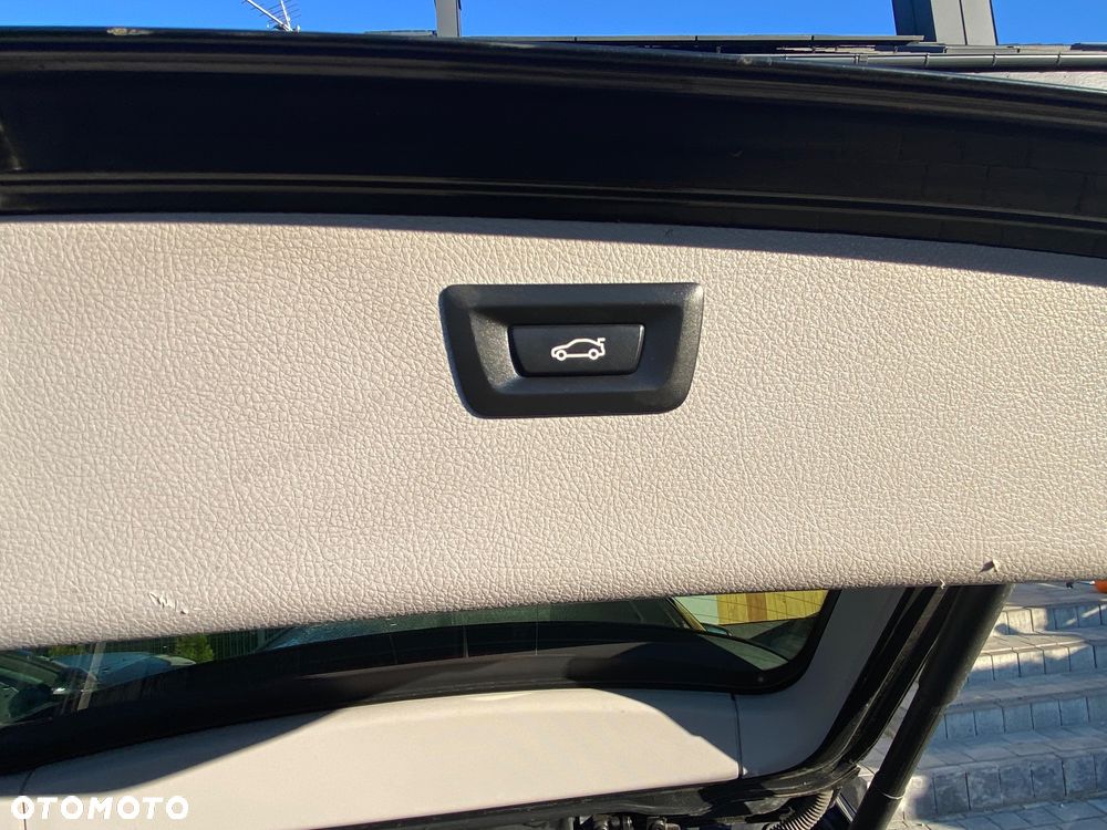 BMW Seria 3 330i Sport Line - 11