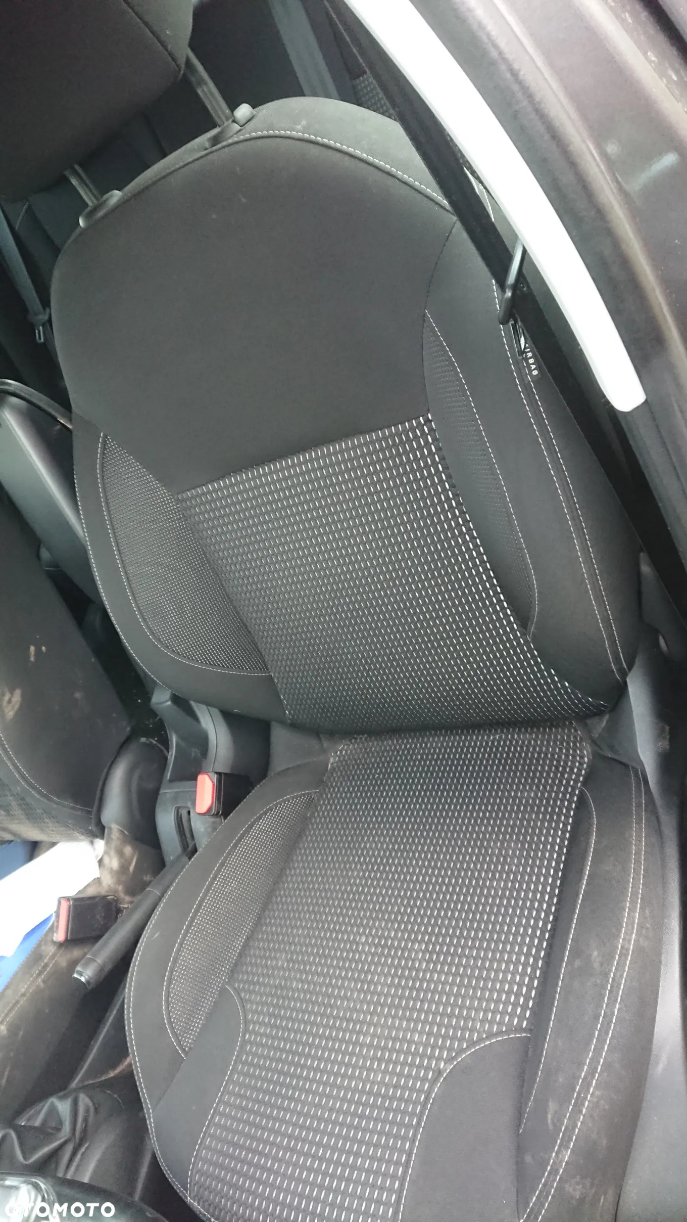 Peugeot 208 - 24