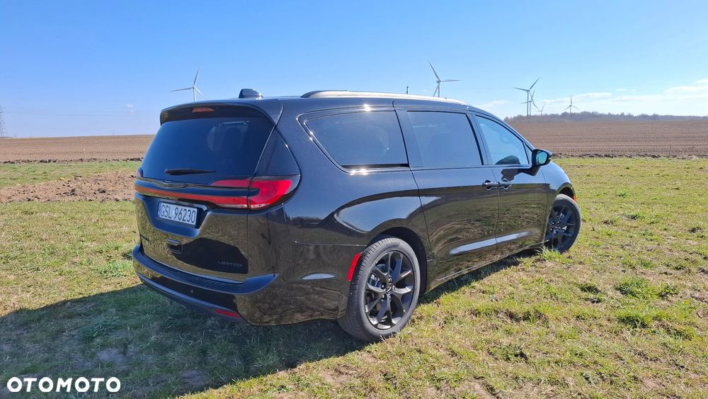 Chrysler Pacifica - 3