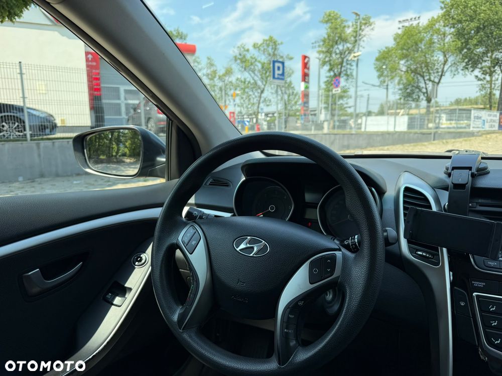 Hyundai i30 1.6 D Classic + - 16