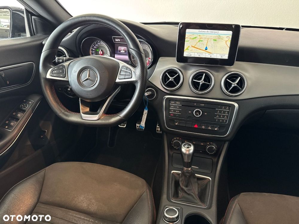 Mercedes-Benz CLA 180 AMG Line - 7