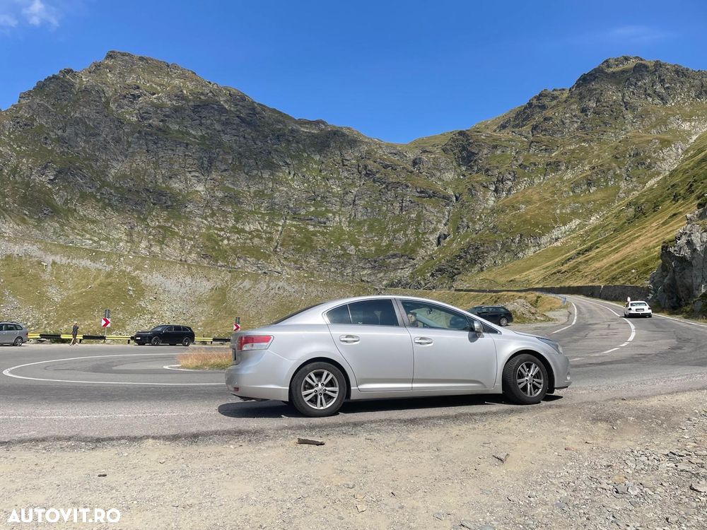 Toyota Avensis 2.0 D-4D Executive - 3