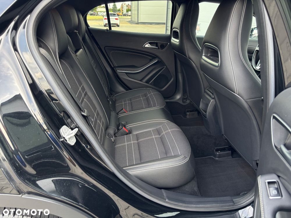 Mercedes-Benz GLA 200 Urban - 34