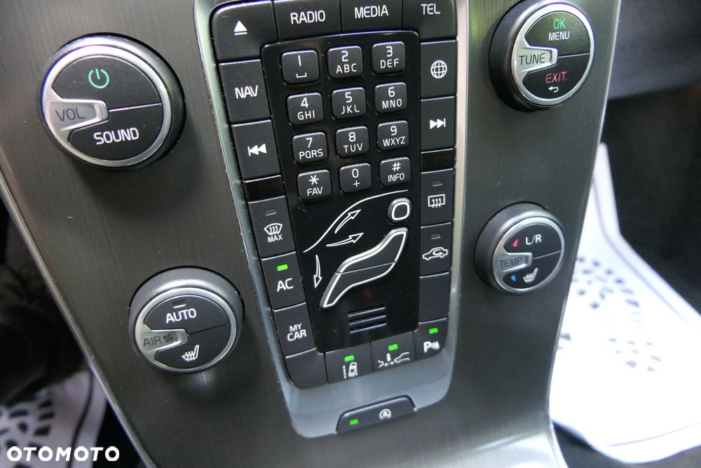 Volvo V40 D4 Summum - 29