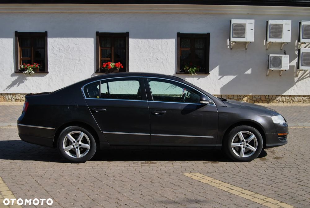 Volkswagen Passat 1.6 TDI DPF BlueMotion Technology Highline - 12