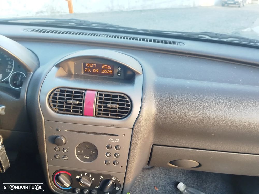 Opel Corsa 1.2 16V Cosmo - 4