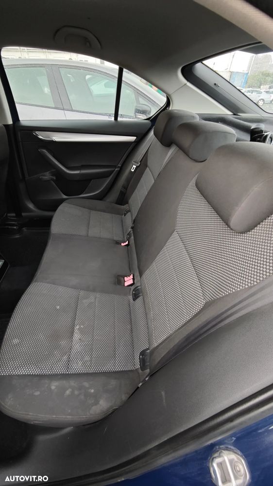 Skoda Octavia 1.6 TDI AMBITION - 16