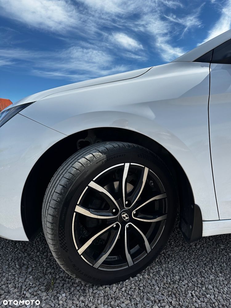 Hyundai Elantra 1.6 Comfort Premiere - 13