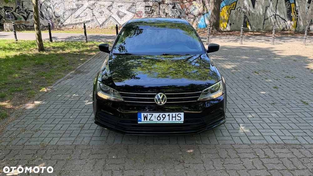 Volkswagen Jetta 2.0 Base - 2