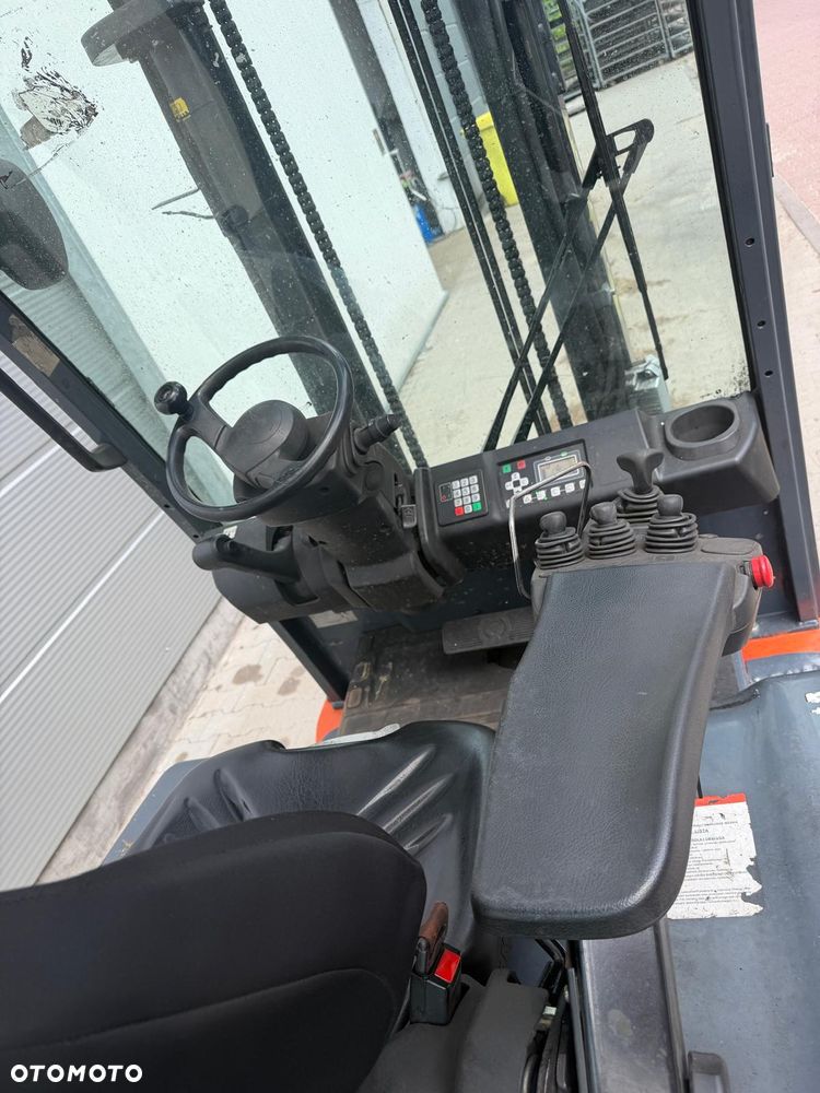 Toyota 3t elektryczny Nowa dostawa wózków 200 szt bezpośrednio od dealera 8FBMT30 salon POLSKA - 4