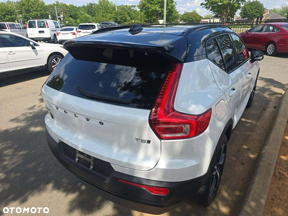 Volvo XC 40 T5 AWD R-Design - 3