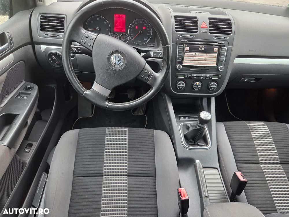 Volkswagen Golf - 8