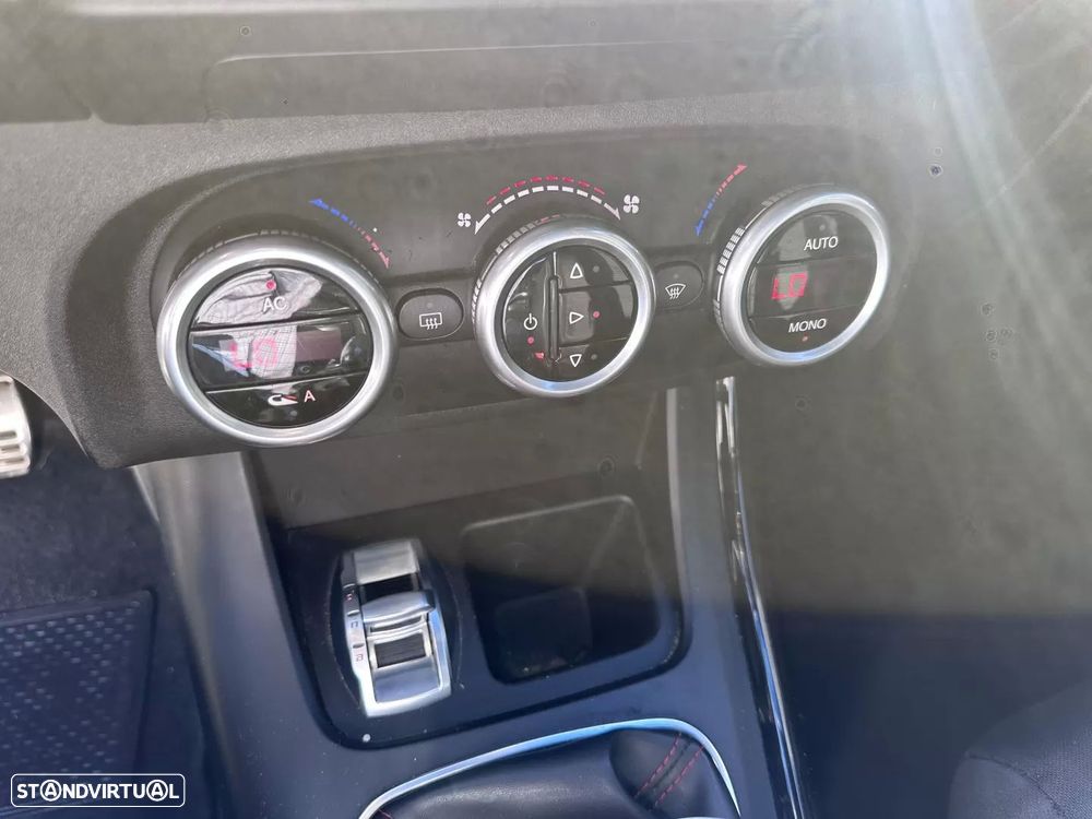 Alfa Romeo Giulietta 1.6 JTDM Distinctive - 22