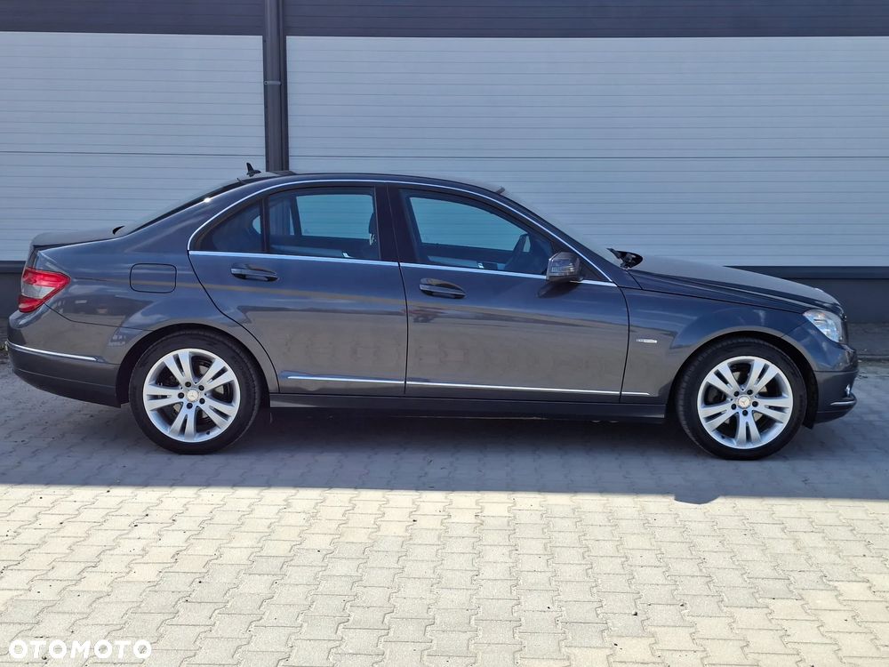Mercedes-Benz Klasa C 180 CGI BlueEFFICIENCY Avantgarde - 7
