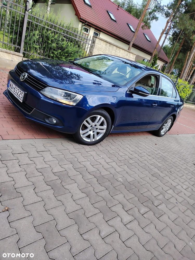 Volkswagen Jetta - 1
