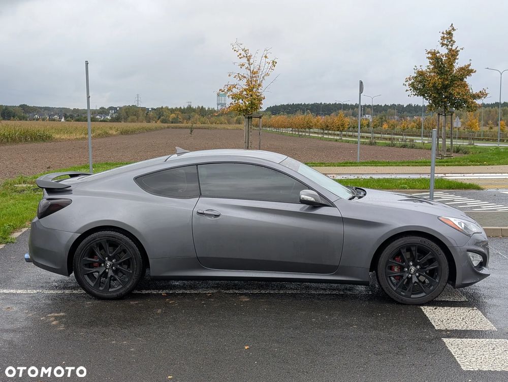 Hyundai Genesis Coupe - 4