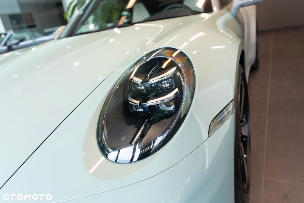 Porsche 911 Carrera 4S - 28