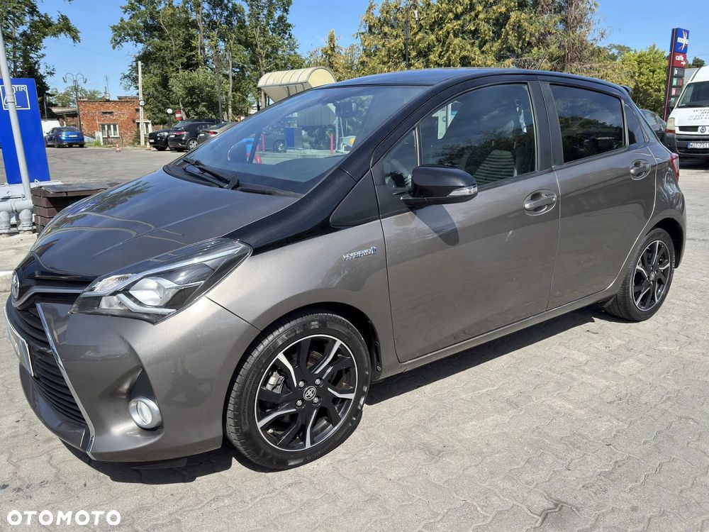 Toyota Yaris Hybrid 100 Selection Platinum - 2