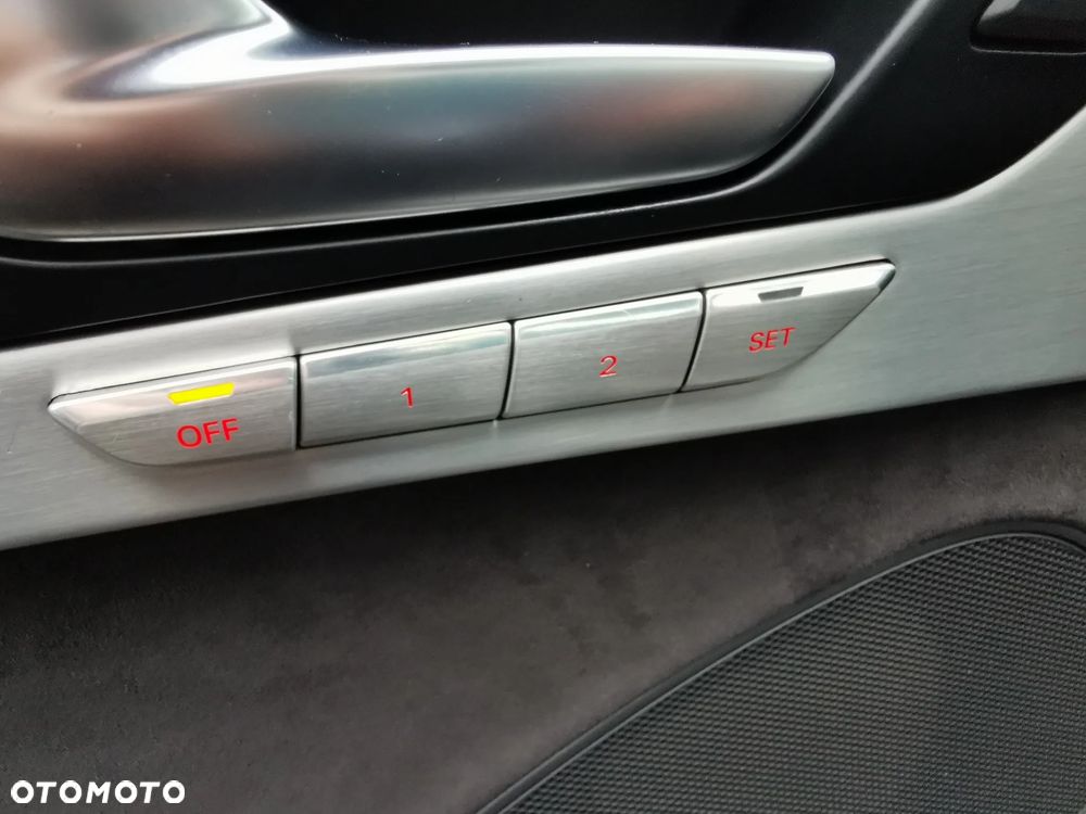 Audi A8 4.2 TDI L Quattro - 14