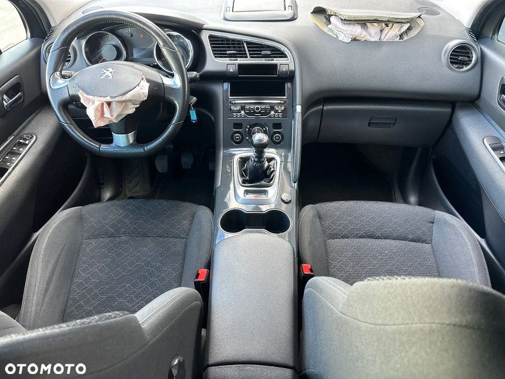 Peugeot 3008 1.6 BlueHDi Style S&S - 11