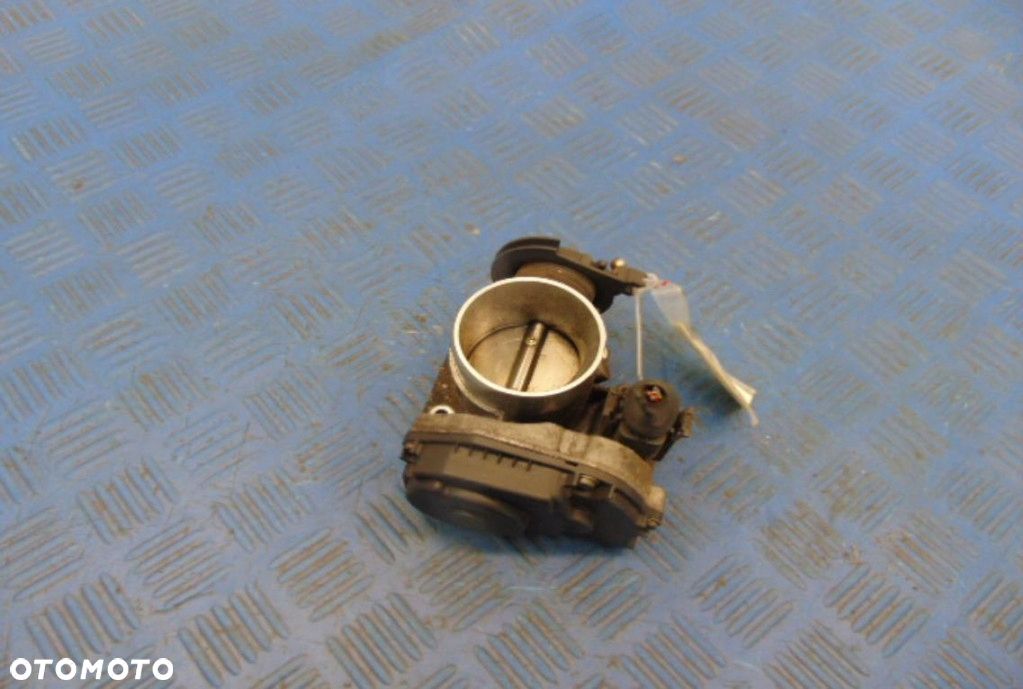 VOLKSWAGEN PASSAT B5 1.8 20V PRZEPUSTNICA 058133063M - 1