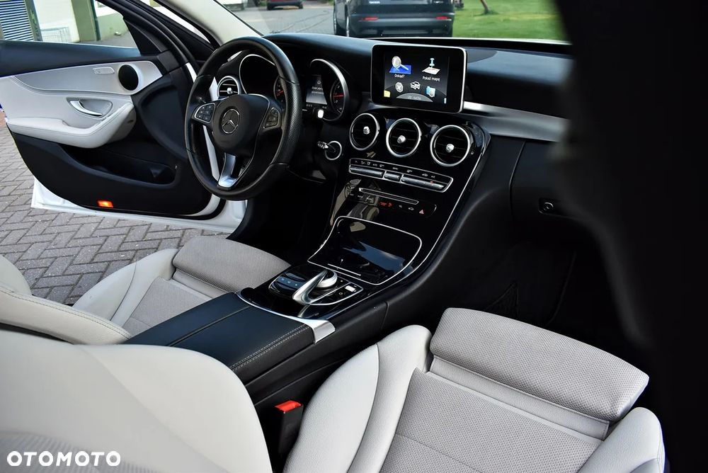 Mercedes-Benz Klasa C 180 9G-TRONIC Exclusive - 32