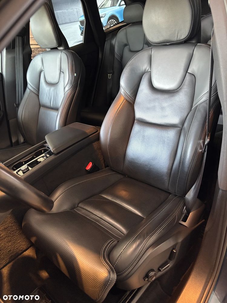 Volvo XC 60 B4 D AWD R-Design - 23