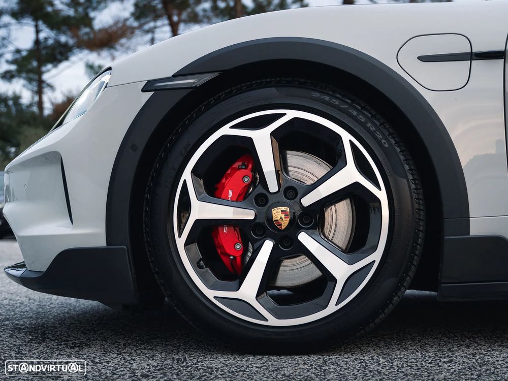 Porsche Taycan Cross Turismo 4S - 12
