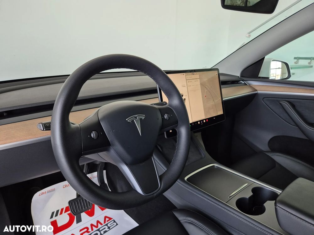 Tesla Model Y Long Range Dual Motor AWD - 9