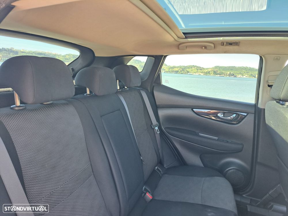 Nissan Qashqai 1.5 dCi N-Connecta 18 - 21
