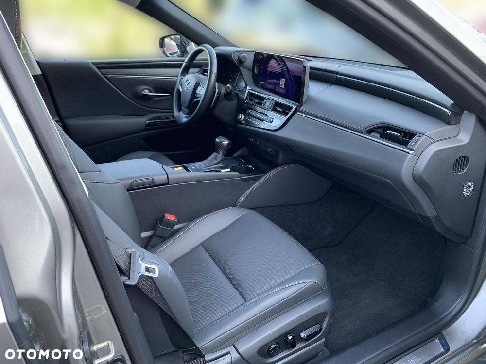 Lexus ES 300h Business Edition - 13