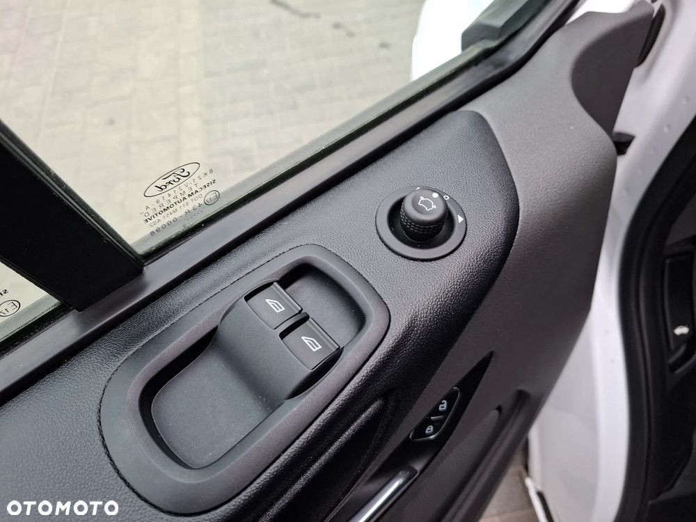 Ford TRANSIT CUSTOM - 13